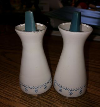 Vintage Corelle Corning Pyrex Snowflake Blue Garland Salt & Pepper Shakers