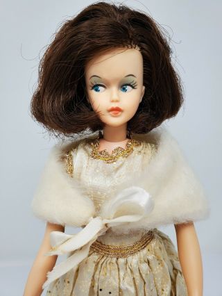 Vtg.  Rare Brunette Tressy Doll First Issue V Leg Green Eyeshadow Wonderful Dress