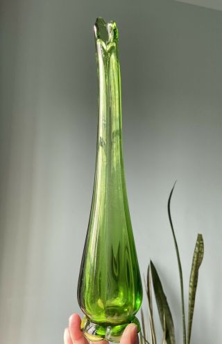 Vintage L.  E.  Smith Art Glass Green Vase Swung Stretched 14.  5” Mcm