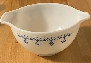 Vintage Pyrex Snowflake Blue Garland Cinderella Mixing Bowl 1 1/2 Pint 441