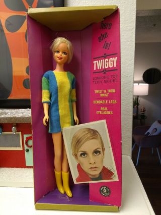 Vintage Twiggy Doll 1967 In Outfit W/original Box Euc
