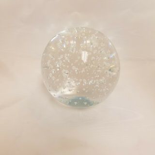 VINTAGE ROUND CLEAR GLASS PAPEREIGHT WITH CONTROLLED BUBBLES 2