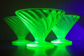 3 Vtg Swirl Green Uranium Depression Glass Sherbets Footed Dessert Bowls Evc