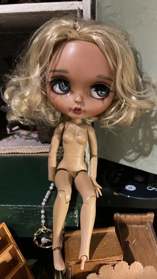 Blythe Doll.  Ooak Customised.  Missing Foot And Hand.  Blonde Hair.
