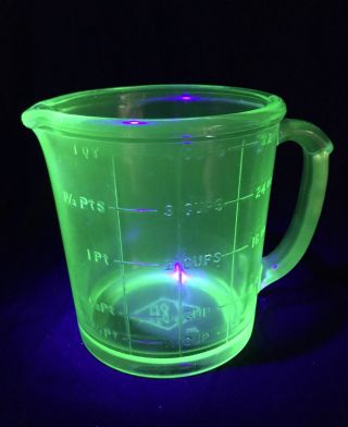 Vintage A & J Hazel Atlas 4 Cup Green Vaseline Glass Measuring Cup Uranium