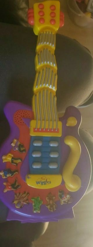 The Wiggles Wiggley Purple Electronic Dancing Guitar Toy Spinmaster Euc