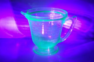 Vintage Green Depression Glass 1 Pint 2 Cup 16oz Measuring Cup - Uranium Glass