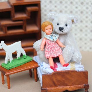 Adorable Steiff Teddy Bear In Antique Doll House W Doll Sleeping Room Furniture