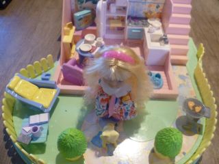Lucy Locket Dream Cottage With Lucy,  Polly Pocket And Accessories 1994