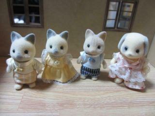 Sylvanian Families Urban Life Cat And Dog Dolls Calico Critters Epoch Japan