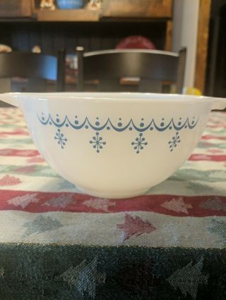 Vtg Pyrex Snowflake Blue Garland Cinderella Mixing Bowl - 1 1/2 Pint - 441