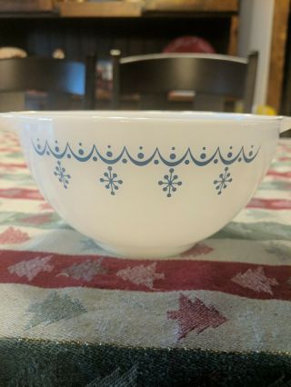 Vtg Pyrex Snowflake Blue Garland Cinderella Mixing Bowl - 1 1/2 PINT - 441 3