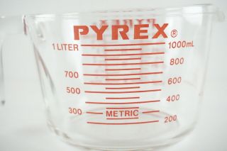 Vintage Pyrex Glass 4 Cup/1 Quart/1 Liter Measuring Cup Open Handle Red Letters 2