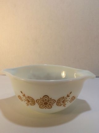 Vintage Gold And White Pyrex 441 Cinderella Butterfly Gold 1.  5 Pint Mixing Bowl