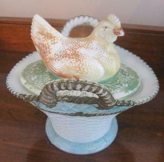 Vtg Westmoreland Painted White Milk Glass Hen On Nest Basket With Handles