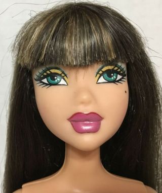 Barbie My Scene Street Art Delancey Doll Highlighted Brunette Hair Bangs Rare
