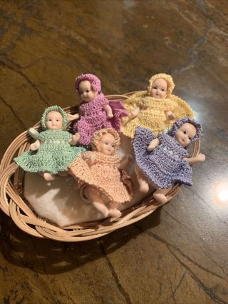 Antique Dionne Quintuplets Miniature Bisque Baby Dolls In Basket (c)