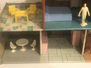 Vintage 1950s Marx Metal Tin Litho Dollhouse Plastic Furniture and Family Figs 3