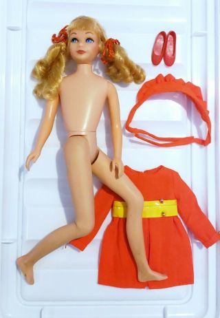 Vintage Barbie 1969 ? Blonde Sausage Curl Twist N Turn Tnt Skipper W/ Outfit