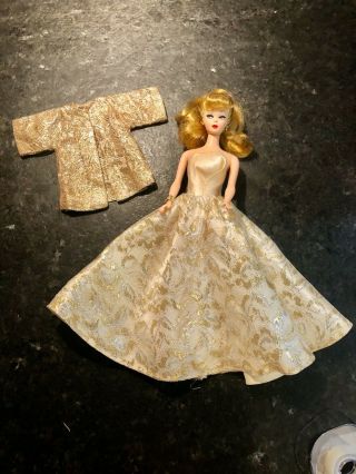Vintage Doll Premier Cream & Gold Brocade Gown Barbie Clone Bild Lilli