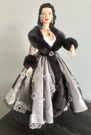 Robert Tonner 16” Doll Haute Counter Gown And Shoes