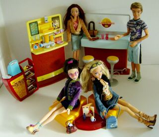 Barbie My Scene Daily Dish Cafe Playset With 4 Dolls