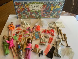 Vintage 1970 Dawn And Her Friends Doll Case With 5 Dolls Clothes/accessories.