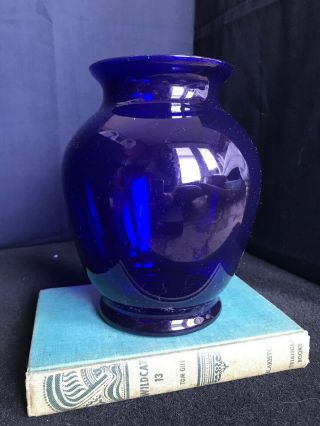 Vintage Wedding Decor Hand Blown Cobalt Blue 7 ½” Glass Vase B15
