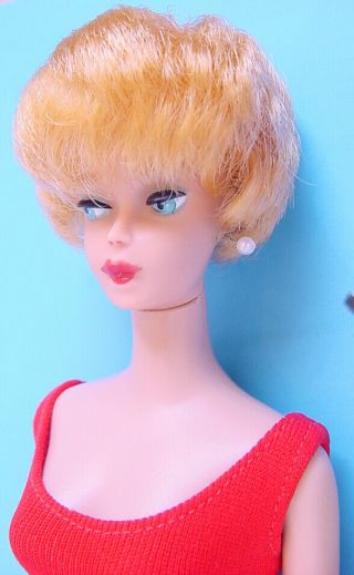 1961 1ST YEAR RARE BRASSY BLONDE BUBBLE CUT BARBIE DOLL w SUIT w STAND 2