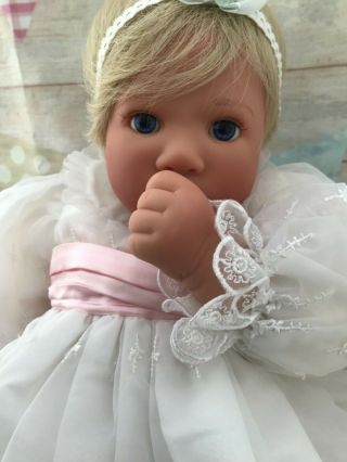 Vintage Adorable 1998 Lee Middleton Girl Baby Doll (ab)