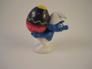 Vintage Smurf Carrying Easter Egg Smurfs 520515 5.  20515