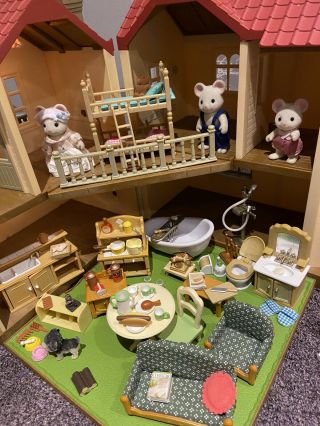 Sylvanian Families Beechwood House With Furniture And Figures 2