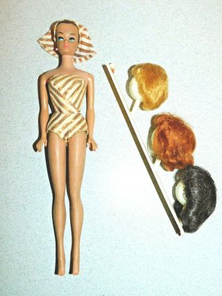 Barbie: Vintage Fashion Queen Barbie Doll W/wigs