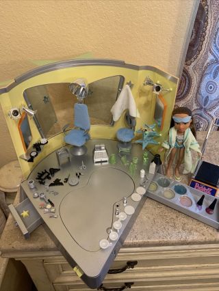 Fianna Stylin Salon And Spa With Doll And Almost Complete Set - Rare