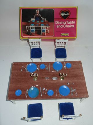 Vintage,  1970s Sindy,  Dining Table And Chairs I Piece Missing.