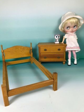 Blythe Doll Vintage 1/6 Scale Wood Bedroom Set Bed Dresser Doll Furniture