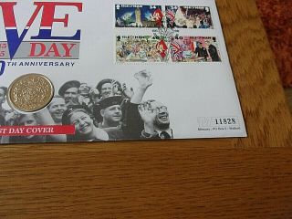 1995 VE DAY 50th ANNIVERSARY VE DAY PNC FDC ISLE OF MAN £2 VE - VJ COIN - QEII 2
