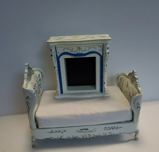 Dollhouse Miniatures 1:12 Bespaq Bed And Fireplace Blue And Gold Painted Scene