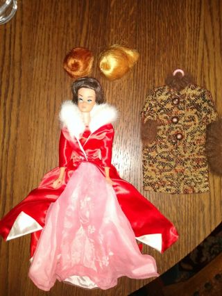 Vintage Barbie Fashion Queen Doll With 2 Rare Outfits 3 Wigs