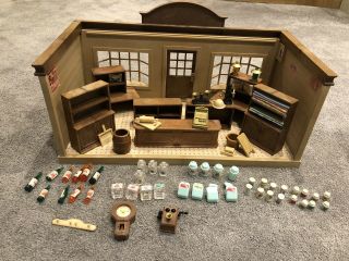 Sylvanian Families Calico Critters Vintage Village Store With Accessories