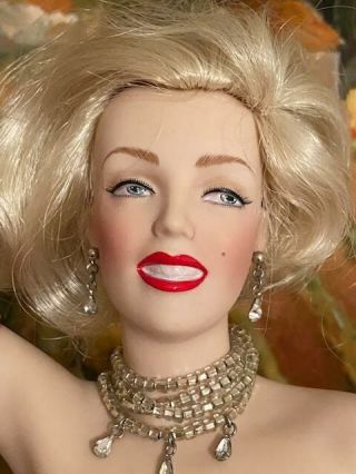 Franklin Heirloom Marilyn Monroe Porcelain Doll " Gentlemen Prefer Blondes "