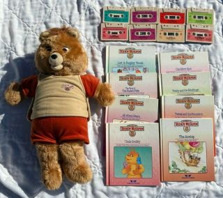 Vintage 1985 Talking Teddy Ruxpin Bear 8 Books & Cassettes Worlds Of Wonders