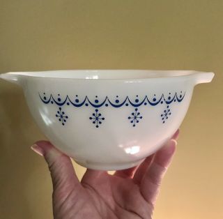 Vintage Pyrex Snowflake Blue Garland Cinderella Mixing Bowl - 1 1/2 Pint - 441