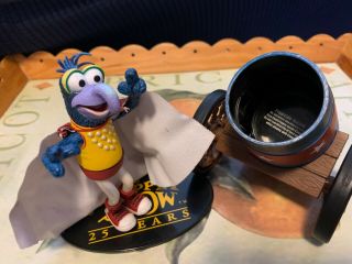 Gonzo The Great Muppet Show Palisades Toys 2002 Series 2 Firing Canon Cape