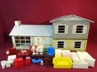 Vintage 1960s Marx Tin Litho Dollhouse With Furniture And Family