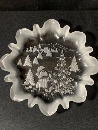 Mikasa Holiday Classic Christmas Platter Round 9.  5 Inch Nib Frosted Scalloped