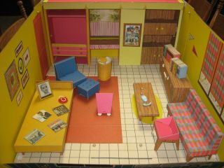 Barbies Dream House 1962 With Instructions And Accessories