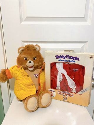 Vintage 1985 Teddy Ruxpin Talking Bear World Of Wonders & 1 Tape And Outfit