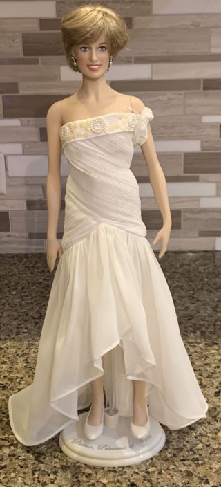 Franklin Heirloom Princess Diana Vinyl Portrait Doll In White Chiffon Gown