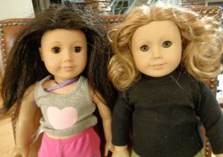 2 American Girl Dolls Pleasant Company W Clothes 1 Dark Hair 1 Blonde